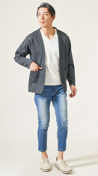 メンズにおすすめの最低気温22度コーデ 長袖カーディガンとスリムデニムスタイル