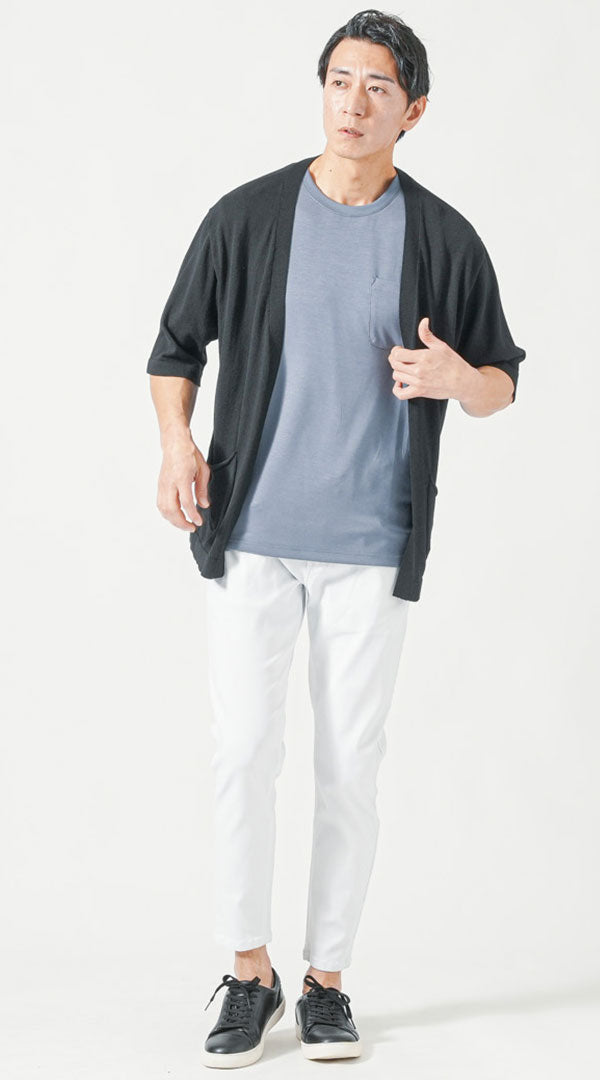 黒五分袖カーディガン　ブルークルーネック半袖Tシャツ　白スキニーテーパードアンクルチノパンツ　黒スニーカー　snp_pp0106