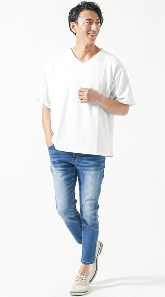 白半袖VネックTシャツ　ブルースキニーアンクルデニムパンツ　グレーシューズ　snp_ot0425