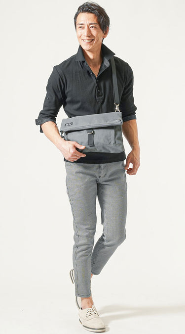 40代メンズにおすすめのグレーボディバッグコーディネート