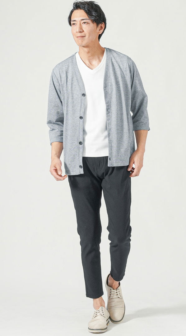 ブルー七分袖カーディガン　白半袖VネックTシャツ　黒スキニーテーパードアンクルチノパンツ　グレーシューズ　snp_ps1487