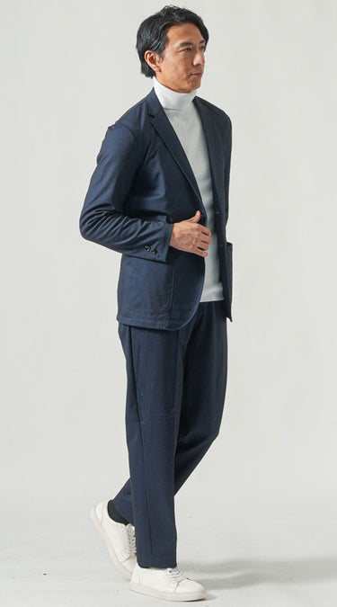 3つのポイントを押さえた40代メンズらしいセットアップコーデ