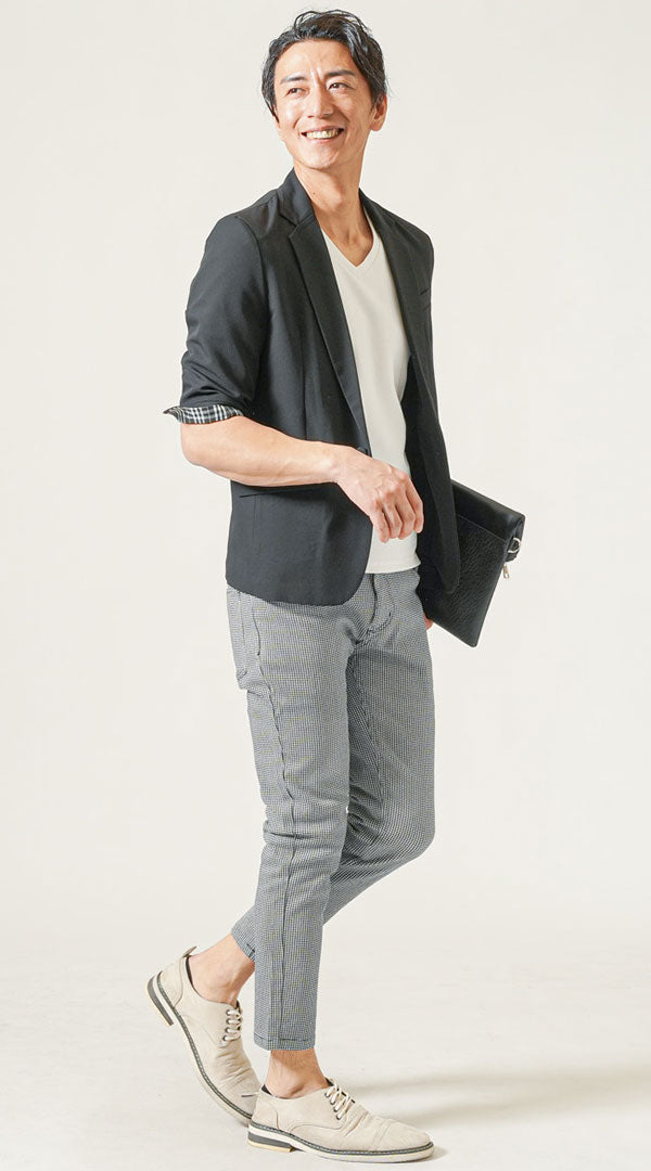 メンズにおすすめの夏のきれいめ黒ジャケットコーデ｜30代・40代向けTシャツ×チェック柄パンツスタイル