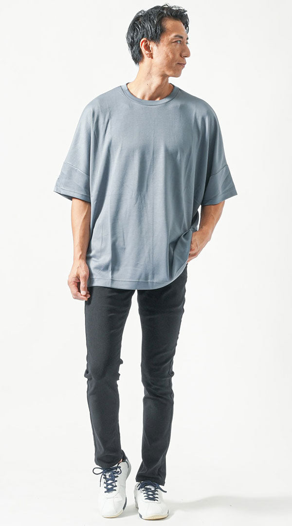 30代メンズ夏服全身3点コーデセット　ブルー半袖Tシャツ×グレー半袖Tシャツ×黒ストレッチチノパンツ