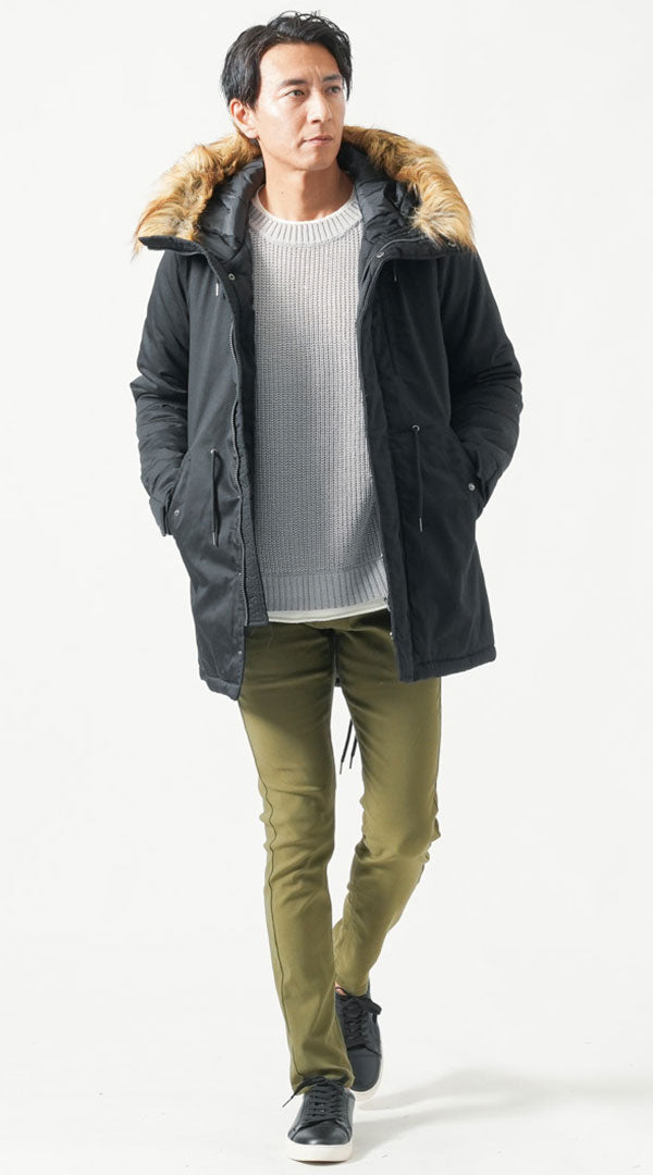 40代メンズにおすすめの黒モッズコートとカーキパンツの冬アウトドアコーデ