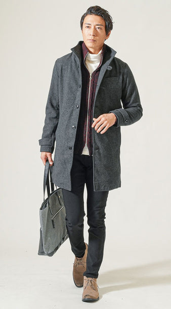 白のハイネックTシャツとチャコールコートを使った大人の冬のきれいめスタイル