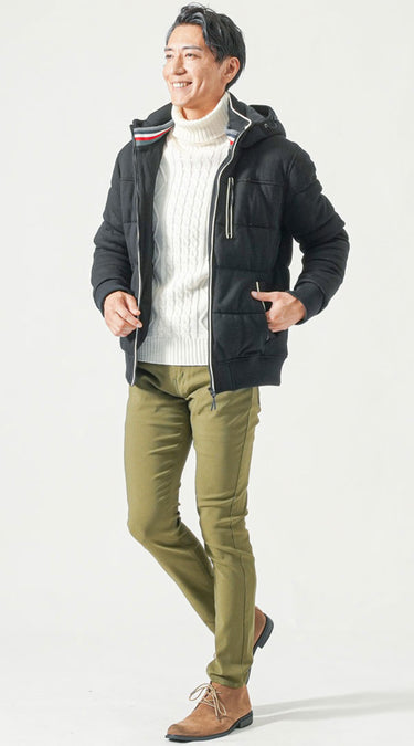 黒のアウター×カーキパンツコーディネート