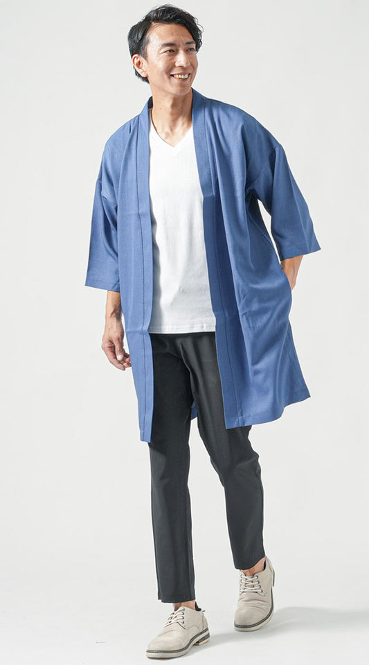ブルー七分袖ロングカーディガン　白半袖VネックTシャツ　黒テーパードアンクルパンツ　グレーシューズ　snp_ou1094