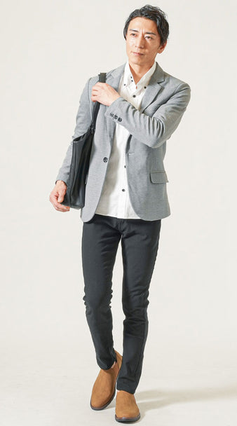 メンズの日本製シャツとグレージャケットを合わせた清潔感コーデ
