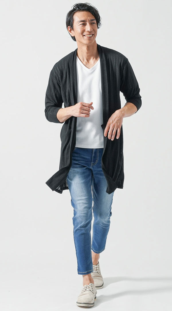 黒七分袖ロングカーディガン　白半袖VネックTシャツ　ブルーアンクルデニムパンツ　グレーシューズ　メンズ コーデ 40代 50代 男性 人気 春 夏 に合う おすすめ 着こなし おしゃれ かっこいい
