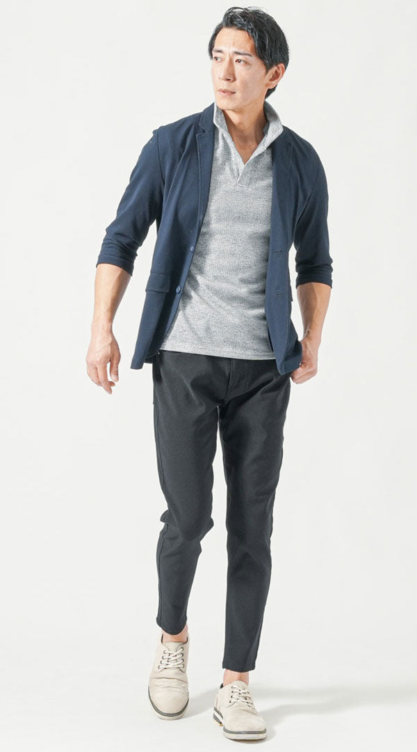 ネイビー七分袖テーラードジャケット　グレースタンドカラー半袖ポロシャツ　黒スキニーテーパードアンクルチノパンツ　グレーシューズ　snp_pp1482