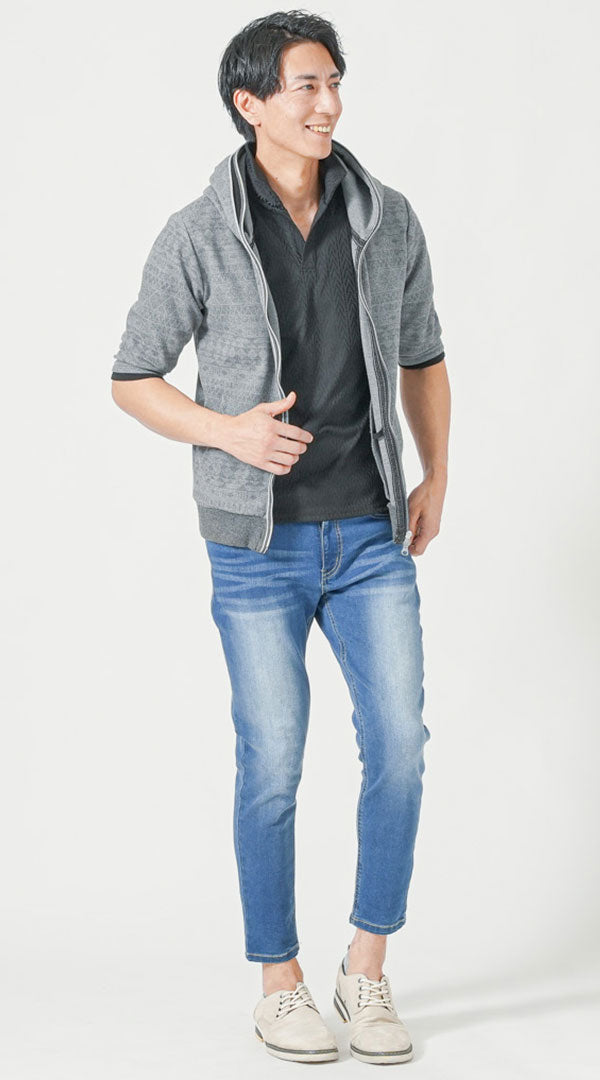 グレージップ五分袖パーカー　黒ポロシャツ　ブルースキニーアンクルデニムパンツ　グレーシューズ　snp_pu0565