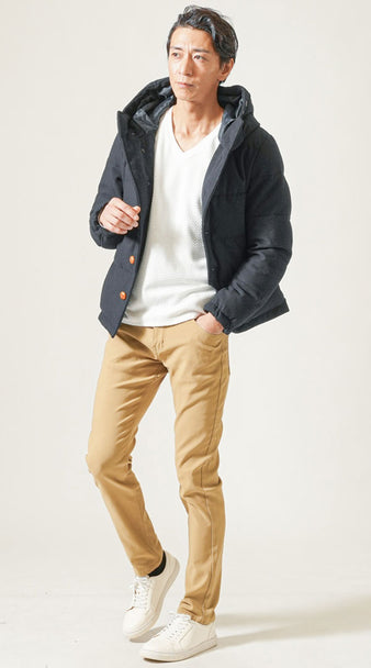 ベージュチノパンに合う服のコーデ