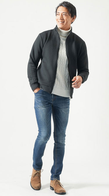 スマートで自然とかっこよく見える白ニットコーデ