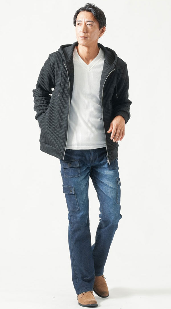 40代向けパンツでメリハリを付けた黒パーカーコーデ例