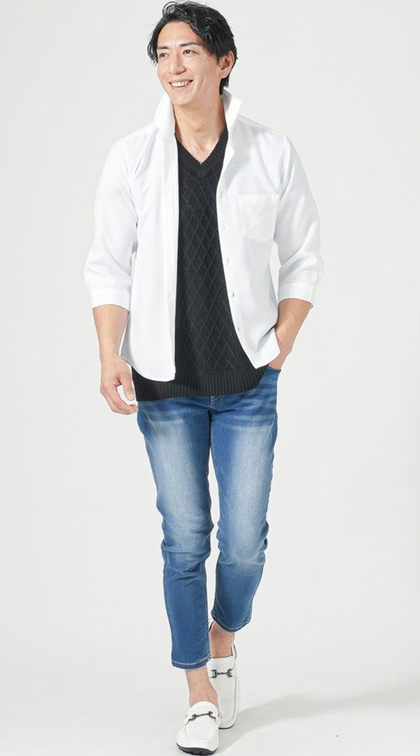 白七分袖シャツ　黒Ⅴネック半袖サマーニット　ブルースキニーアンクルデニムパンツ　白デッキシューズ　snp_pv0040