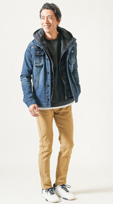 デニムジャケット×ベージュチノパンのお手本コーデ