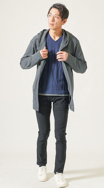 ネイビーに合う黒パンツを使ったメンズの休日カジュアルコーデ例