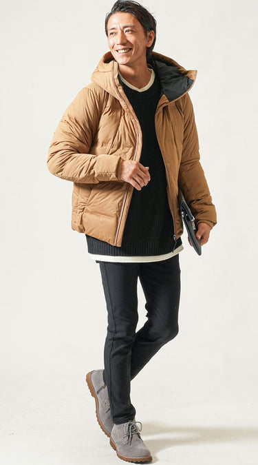 インナーに黒を使った50代男性におすすめのちょいワルファッションコーディネート例