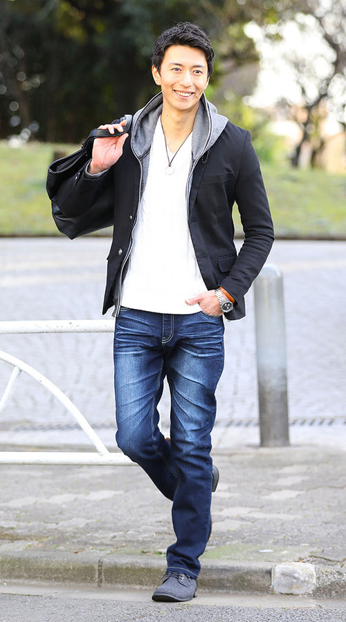 メンズにおすすめのジップブーツとテーパードデニムを合わせた上品な休日スタイル