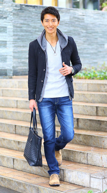 パーカーに合うテーラードジャケット・チェスターコートと合わせたきちんと感のあるパーカーコーデ例