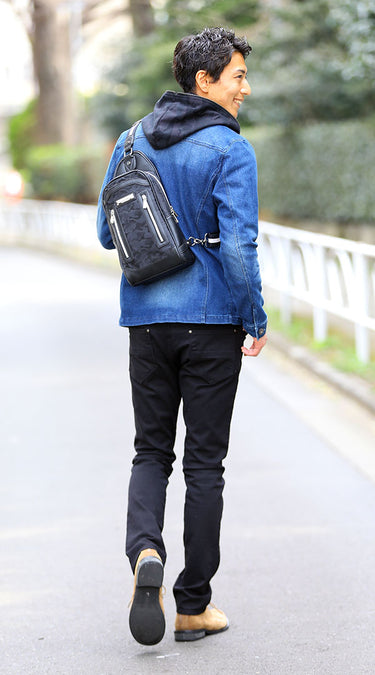 40代メンズにおすすめの黒ボディバッグを使った春コーディネート