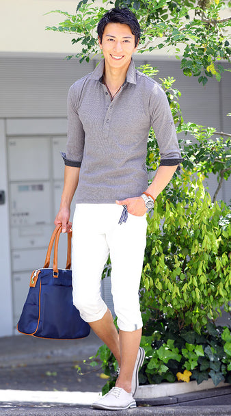 グレーポロシャツ×ホワイトクロップドパンツ