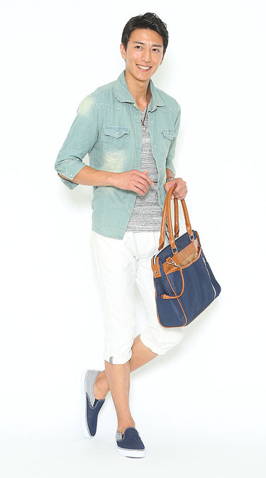 スリッポン×白パンツのメンズコーデ