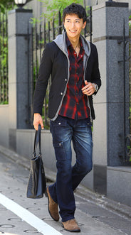 おすすめのブーツカットデニムのメンズコーデ