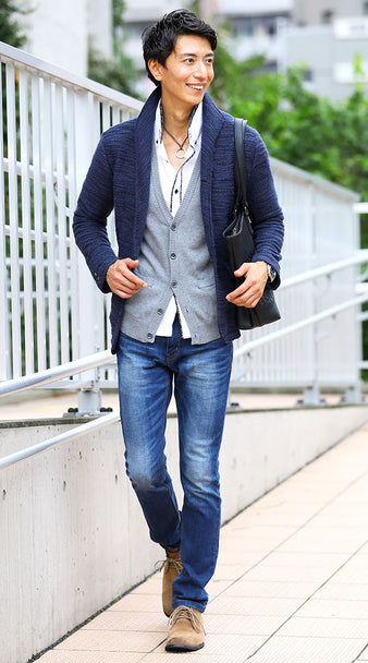 メンズの秋におすすめのカーディガンを重ね着した大人のレイヤードコーデ