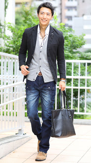 おすすめのブーツカットデニムのメンズコーデ