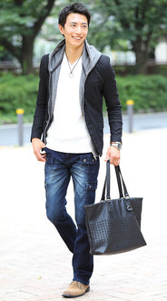 おすすめのブーツカットデニムのメンズコーデ