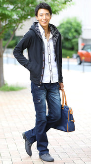 おすすめのブーツカットデニムのメンズコーデ