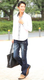 おすすめのブーツカットデニムのメンズコーデ