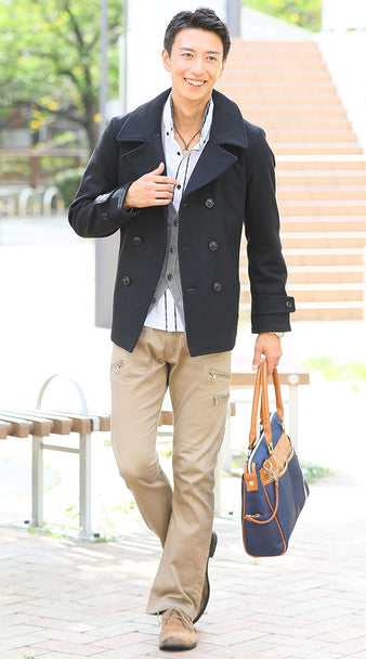 グレーカーディガン×ブラックPコート×ホワイトシャツ×ベージュチノパン