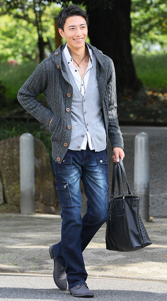 ボタンデザインパーカー