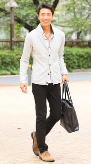 グレーカーディガンに合うズボンとのコーディネート