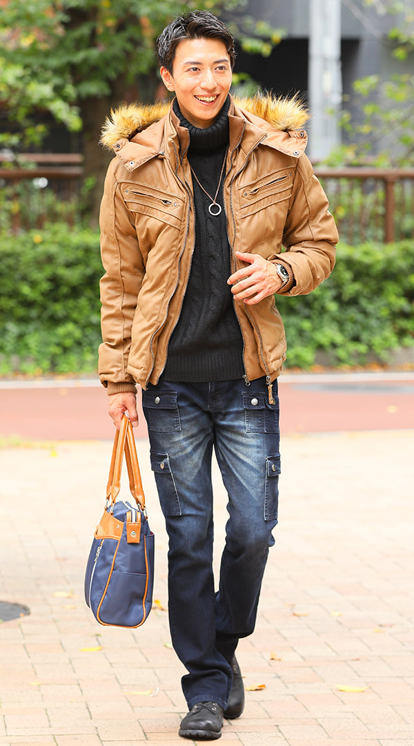 低身長メンズにおすすめの冬コーデ：黒タートルネックとブラウンレザージャケットで視線を上に集めて脚長効果を狙う着こなし