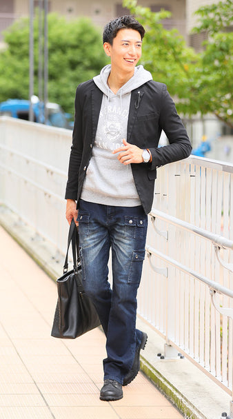 グレープルオーバーパーカーブラックテーラードジャケット××デニムパンツ