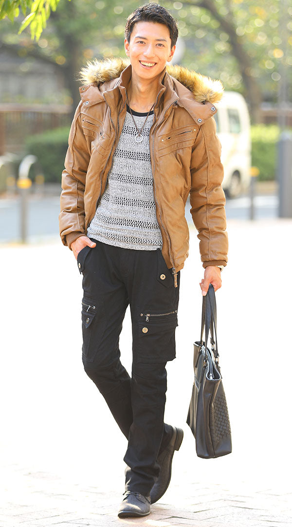 メンズにおすすめの黒カーゴパンツと中綿アウターを使った50代向けの冬カジュアルコーデ例