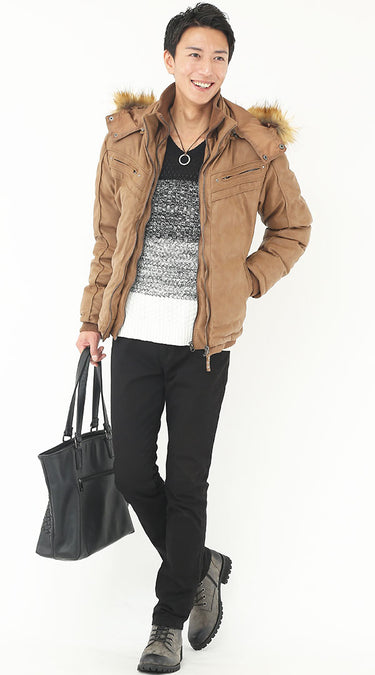 キャメルダウンに合うバッグのメンズコーデ
