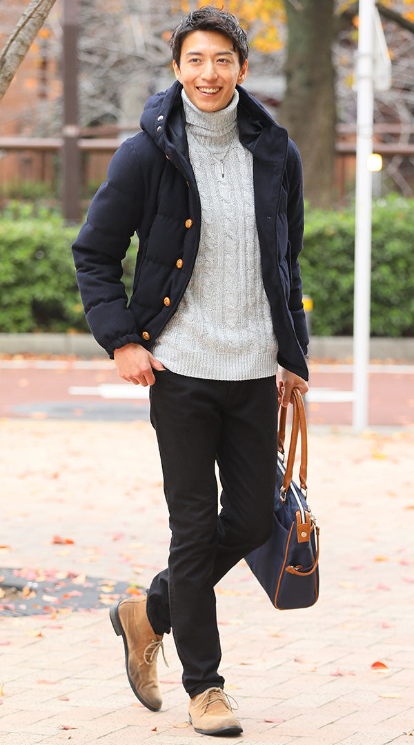 メンズにおすすめのウールダウンジャケット通勤コーデ（タートルネック×テーパードパンツ）