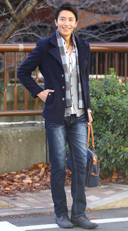 Vネックカーディガンの人気コーデ