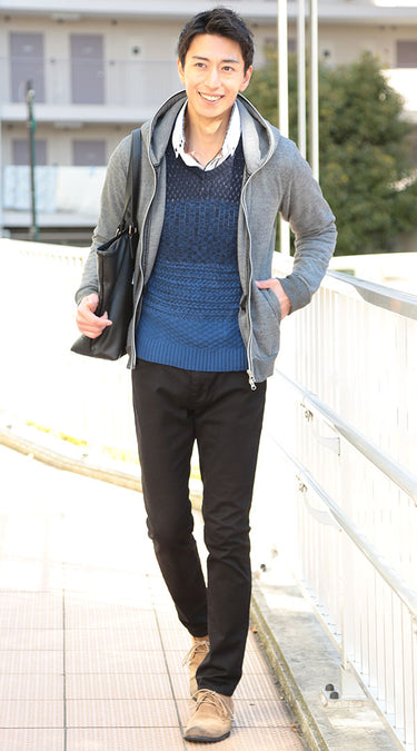 細身・着丈短めのニットを使った40代メンズの春ニットコーデ