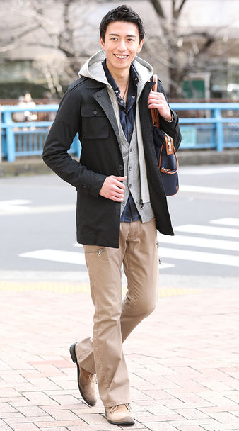 コート+パーカー重ね着メンズコーデ