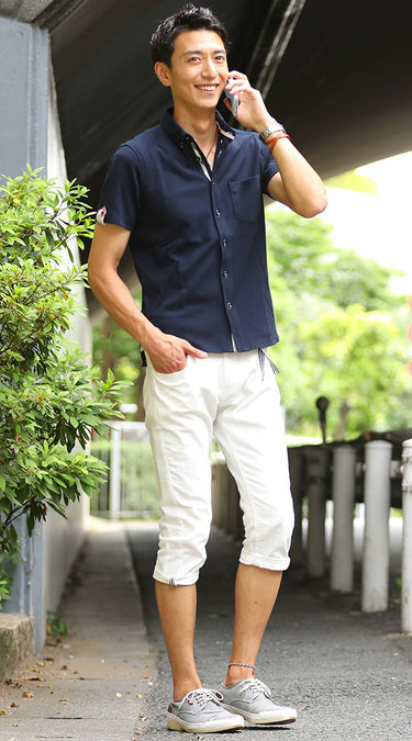 夏白パンツ×シャツコーデ