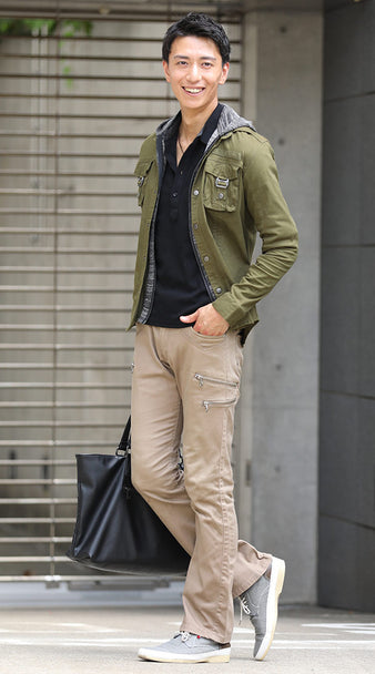 黒ポロシャツコーデ例