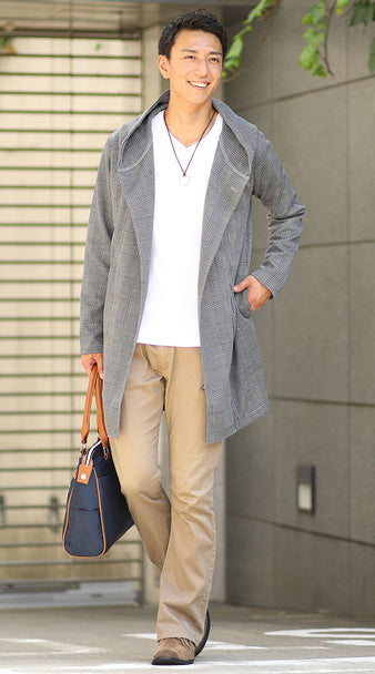 ブーツカットパンツ×グレーコーディガン×白ニットソー