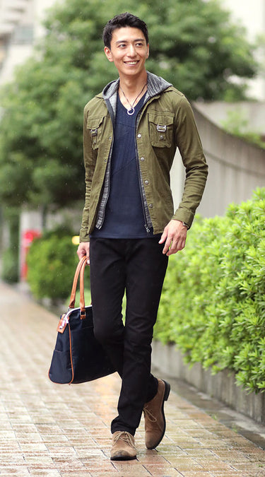 カーキ×ネイビーのコーデ