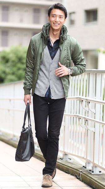 カーキ色コーディネート例